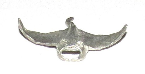 Pewter Manta Ray Vintage 2 by 2 inches. CCI Number 6112 - Picture 2 of 4