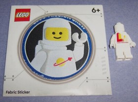 2024 SDCC Lego Masters Exclusive Signed Poster, Minifigure,SpaceMan Fabric Patch
