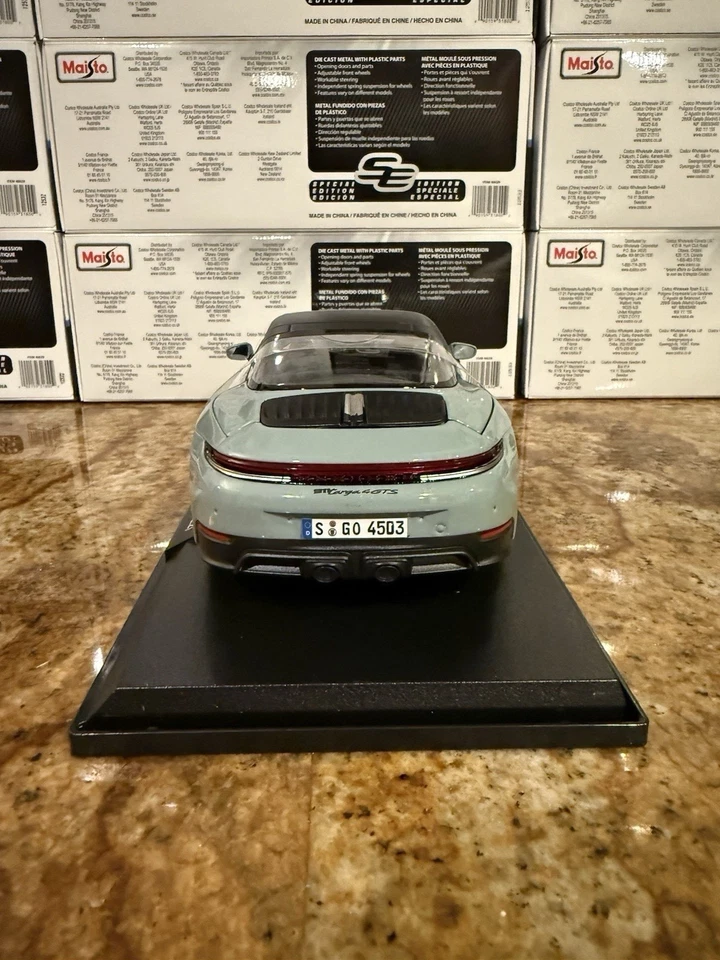 Nuevo Maisto Edición Especial Porsche 911 Targa 4 GTS (992.2) - Gris, Escala 1/18 Foto 2 de 4
