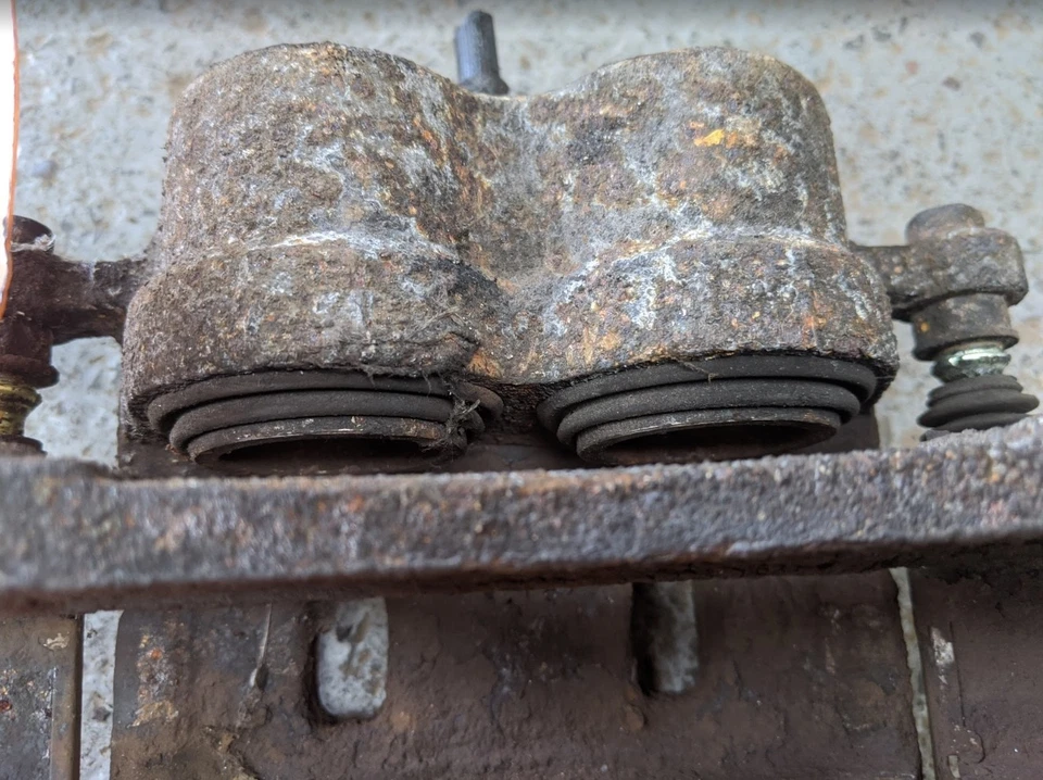 CHEVROLET CAPTIVA 2008 LEFT FRONT COMPLETE BRAKE CALIPER BC140107 - Image 3 of 3