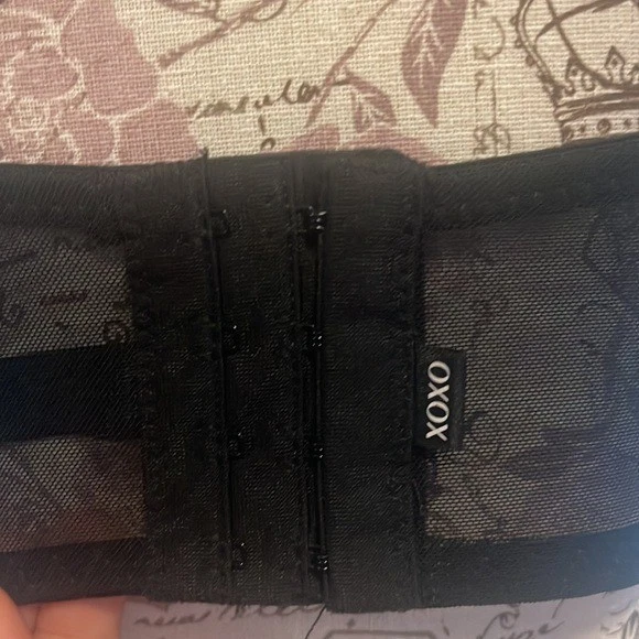 XOXO 黑色蕾丝加厚钢圈文胸带可调肩带 36C 码 — 第 4/4 张图片