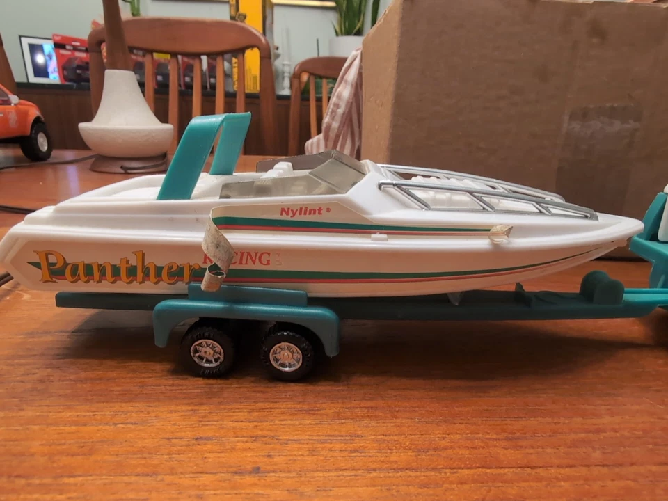 Vintage 1996 Nylint Racing Truck Panther Green White F4 W/ Matching Boat Trailer - Image 3 of 4