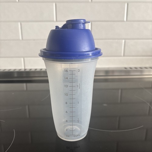 Tupperware 16 oz Quick Shake Container Mixer in Blue Protein Blend ...