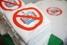 T-SHIRT - NO AI - NO ROBOTS - Medium - 100% Cotton - Be human! + Sticker