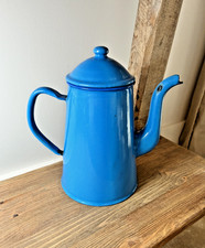 Cafetière ancienne en tôle émaillée bleue vintage – H 23 cm