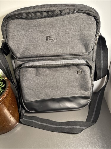 Solo Tablet/Chromebook/ Small Laptop Messenger Bag Gray & Black W/Shoulder Strap - Picture 1 of 9