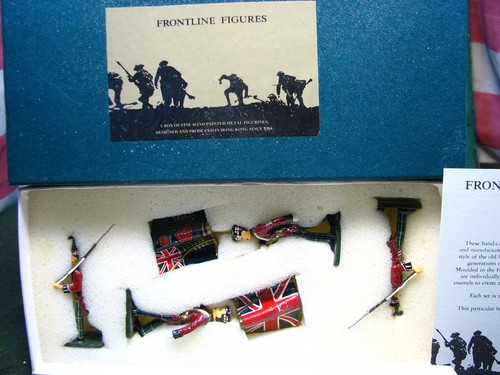 Frontline Figures Glossy P.D.S.9. British Scottish Borderers Standard Bearer Set