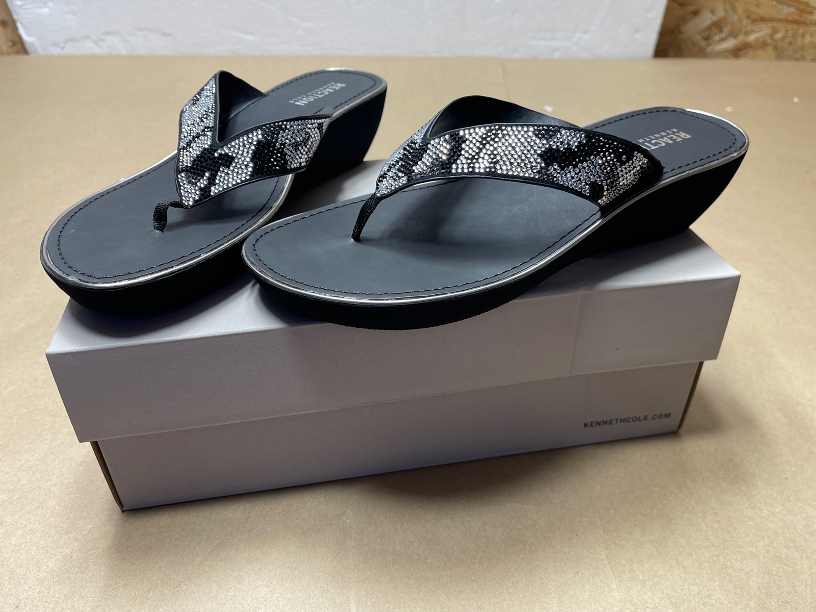 Kenneth Cole Reaction Women's Fine Glass Jewel Thong Sandal - Black, Camo