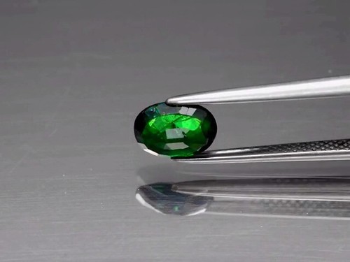 1.10 ct. Natural Tsavorite-Tanzania Untreadet 7x5x3 Green Oval - Picture 5 of 9