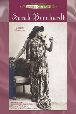 SARAH BERNHARDT (WOMEN IN THE ARTS) By Elizabeth Silverthorne & Betty Mccollum