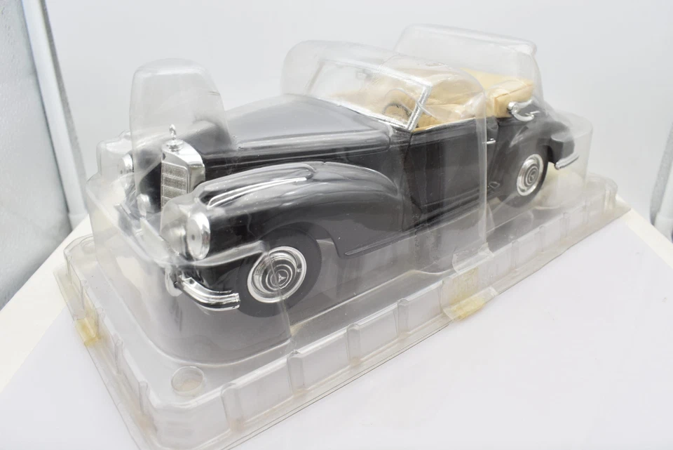 Modellino auto scala 1:18 MERCEDES BENZ 300 S diecast modellismo da collezione - Immagine 2 di 4