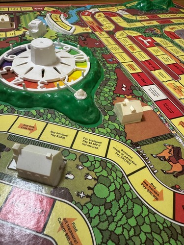 The Game of Life 1981 Milton Bradley Classic Family Board Game - Picture 3 of 23