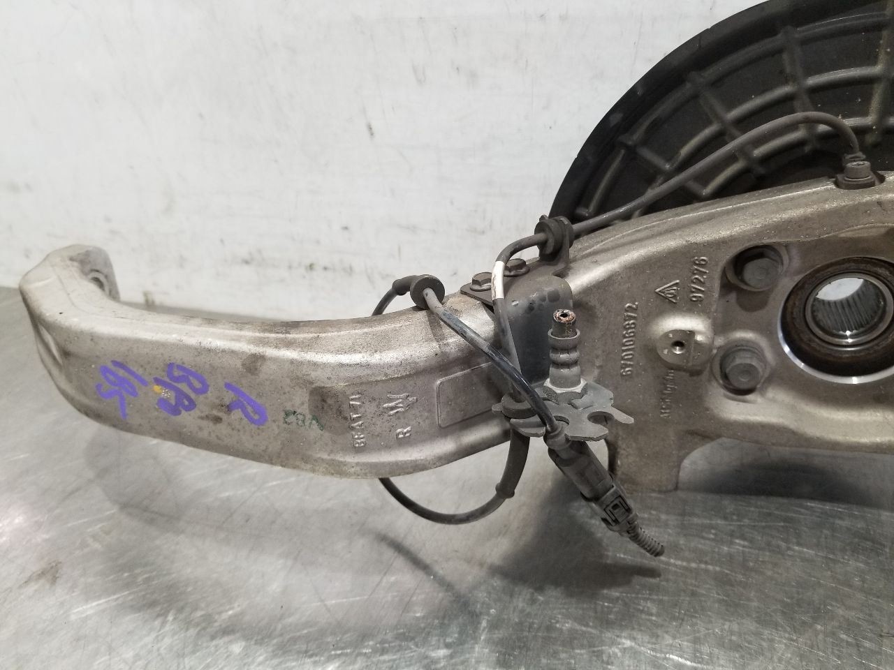 Maserati Levante 2020-2020 Front Right Steering knuckle