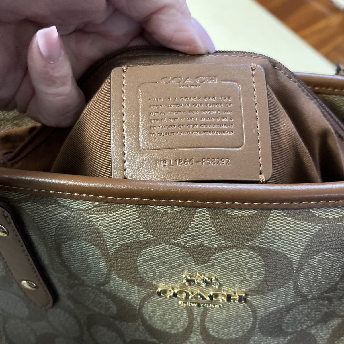 Coach F58292 City Zip Tote/HANDBAG/ STRAPS ARE WORN/REFLECTS PRICE