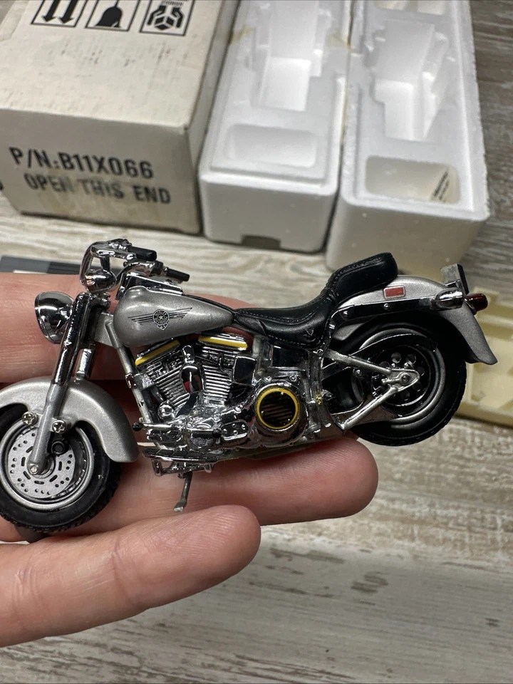 Motocicleta Franklin Mint Harley Davidson 90 Fat Boy 1990 1:24 B11X066  Foto 3 de 4