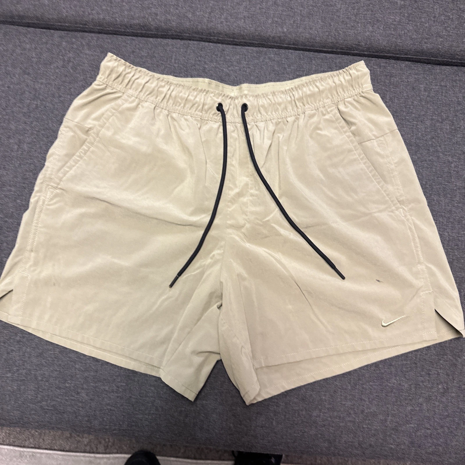 Nike Shorts Mens Large Khaki Unlimited Versatile 5" Dri Fit