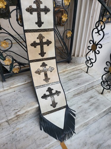 Cow Hide table runner Leather Table runner on acid wash cream color cow hide wit - Picture 5 of 6