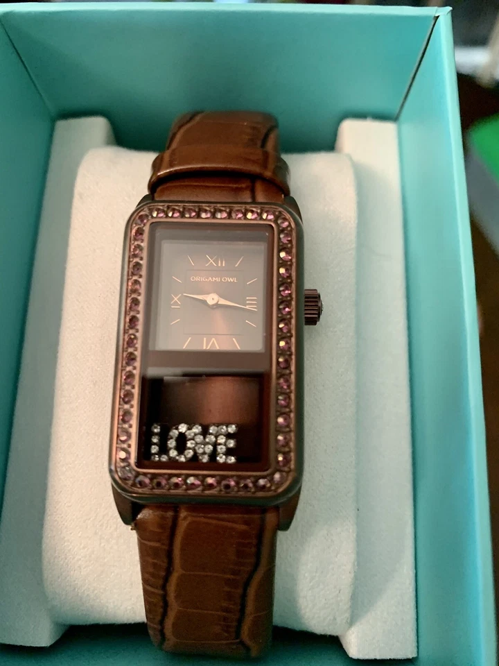 Reloj Origami Owl Storyteller “Love”. Color: Chocolate. *NUEVO en caja* Foto 2 de 4
