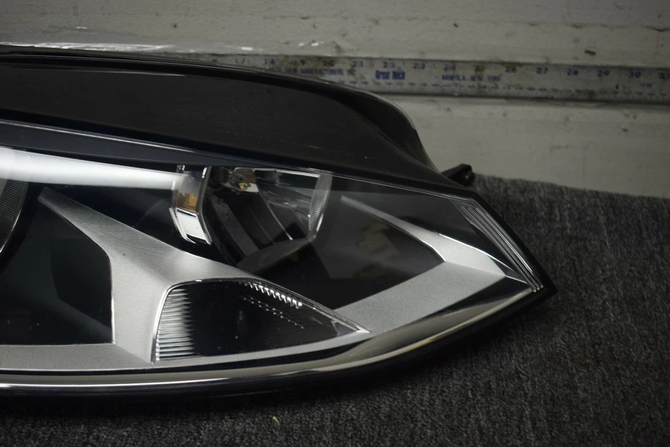 FARO DERECHO VOLKSWAGEN GTI 2015-2017 FÁBRICA OEM ANDREI Foto 3 de 4