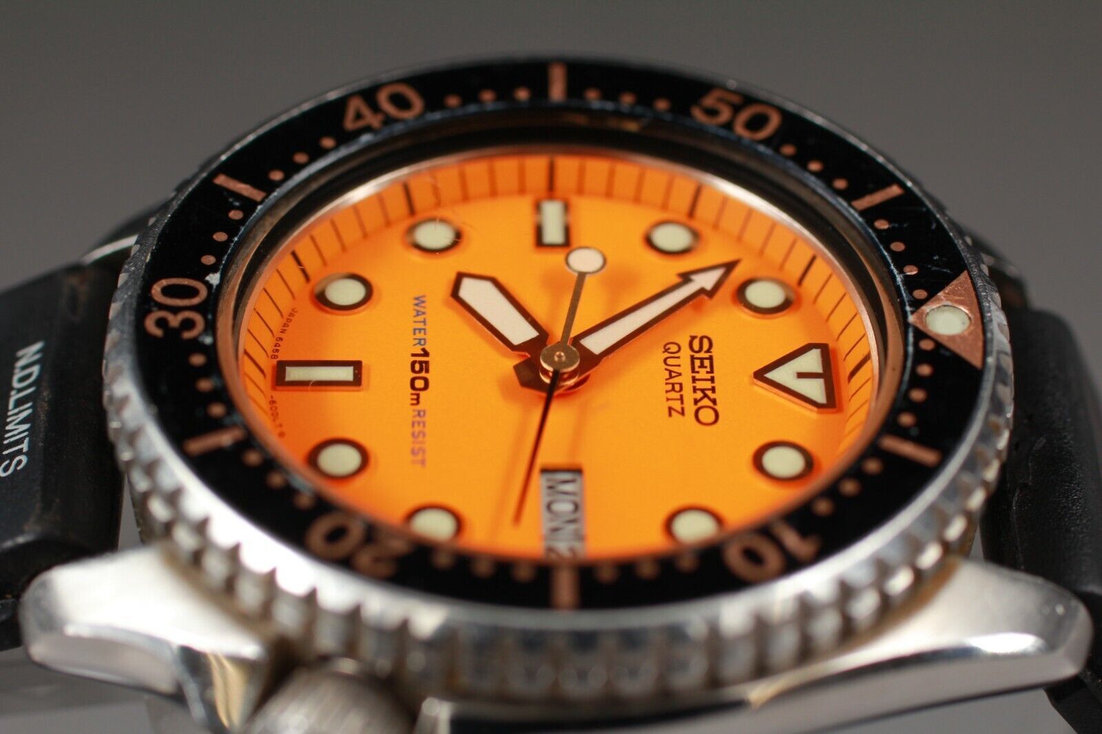 SEIKO 6458600A Orange Dial Divers 150mm Quartz Men's Watch from JAPAN