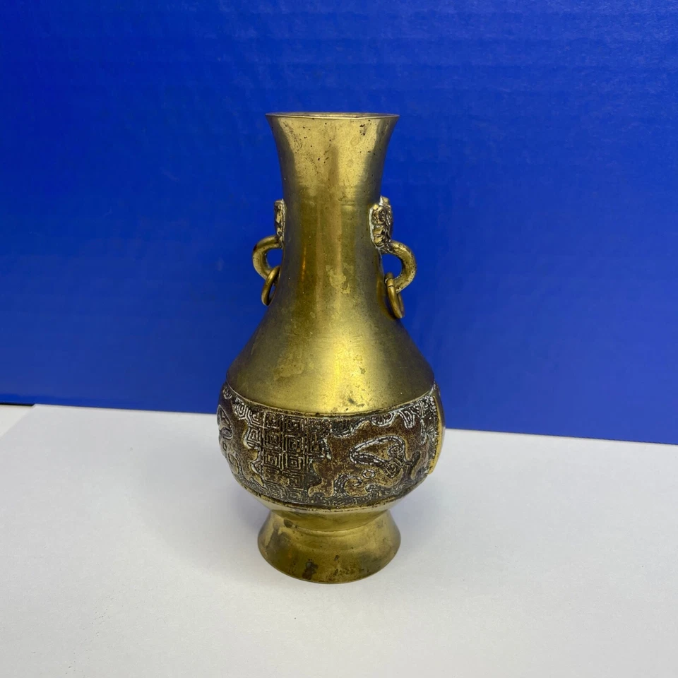 Jarrón de latón ornamentado urna doble anillo asas 5" de alto asiático dragón escarabajo Foto 4 de 4