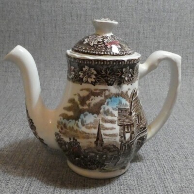 ROYAL TUDOR WARE STAFFORDSHIRE ENGLAND KAFFEEKANNE COACHING TAVERNS 1882