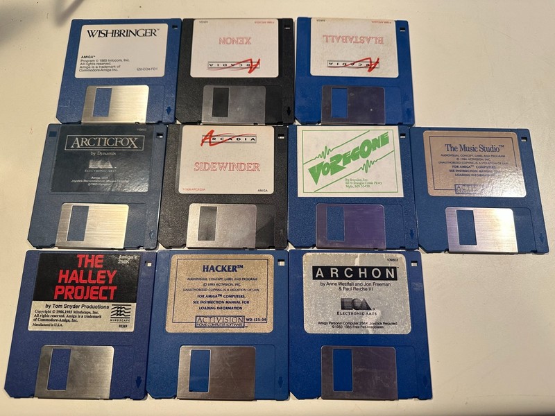 Commodore Amiga 3.5" Game Lot Xenon Archon Arctic Fox Wishbringer Hacker