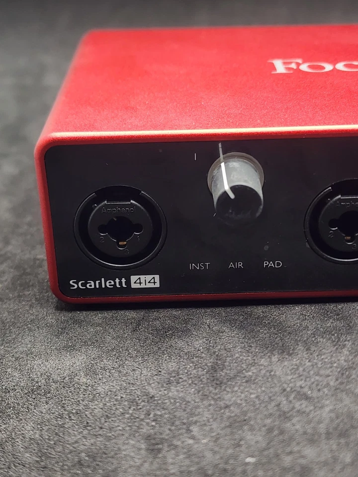 Focusrite Scarlett 4i4 3rd Gen 4x4 USB Audio Interface - Image 3 of 4