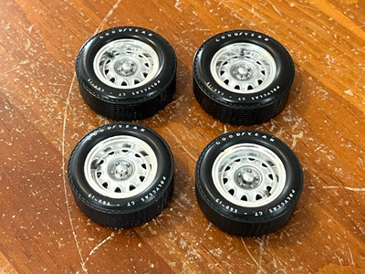 1/18 HIGHWAY 61 1970 AAR CUDA CHALLENGER T/A E60 G60 RALLYE WHEEL & TIRE SET
