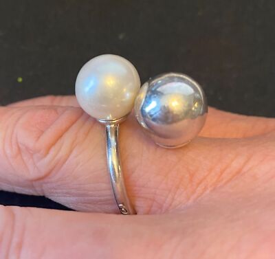 Nicht mehr erhältlicher Tous Ring mit 12 mm Sterling Kugel und 12 mm Perlengröße zwischen 7 1/2 Zoll