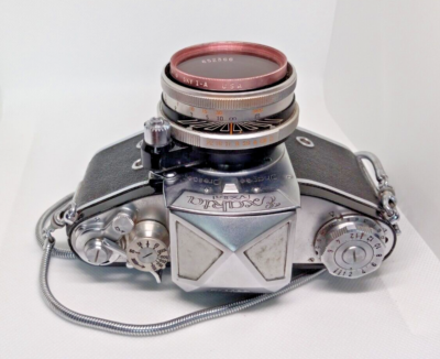 Vintage Jhagee Dresden Exakta Varex IIa Camera, leather case