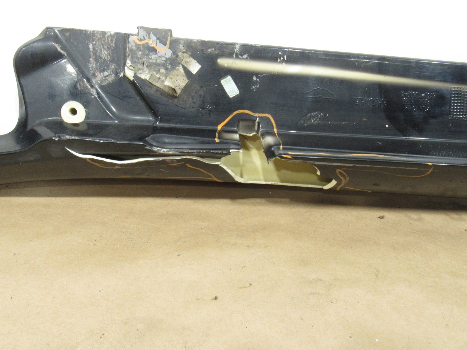 18-21 Aston Martin Vantage 2019 Left Driver Rocker Skid Plate Trim Molding ;:O