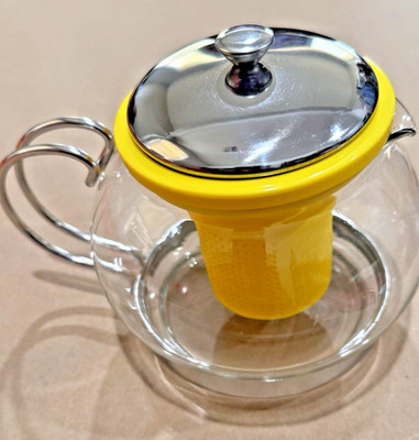 Avon Glass Tea Pot with removable Yellow Infuser Strainer Teapot-BOX IS DAMAGED