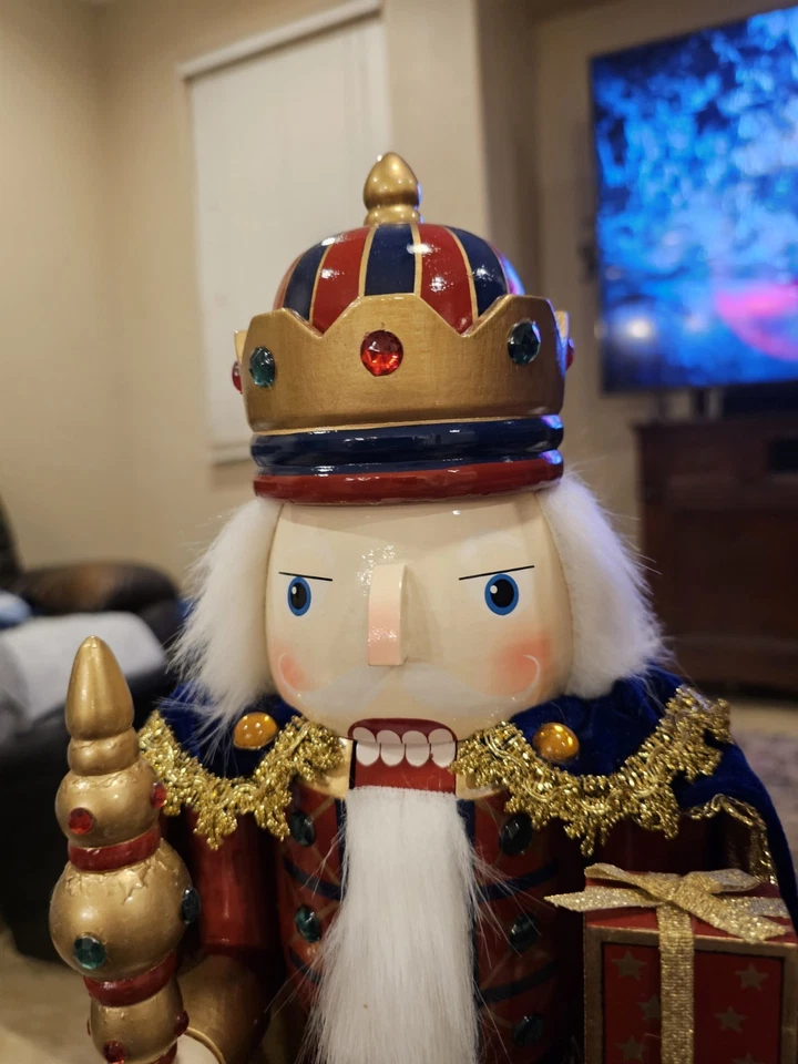 Cascanueces de madera Kirkland de 18" artículo pintado a mano Navidad con caja # 900849 Foto 3 de 4