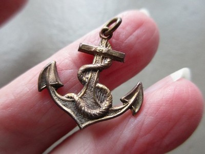 ANTIQUE VINTAGE OLD EDWARDIAN GOLD TONE SAILING ANCHOR LUCKY FOB CHARM PENDANT