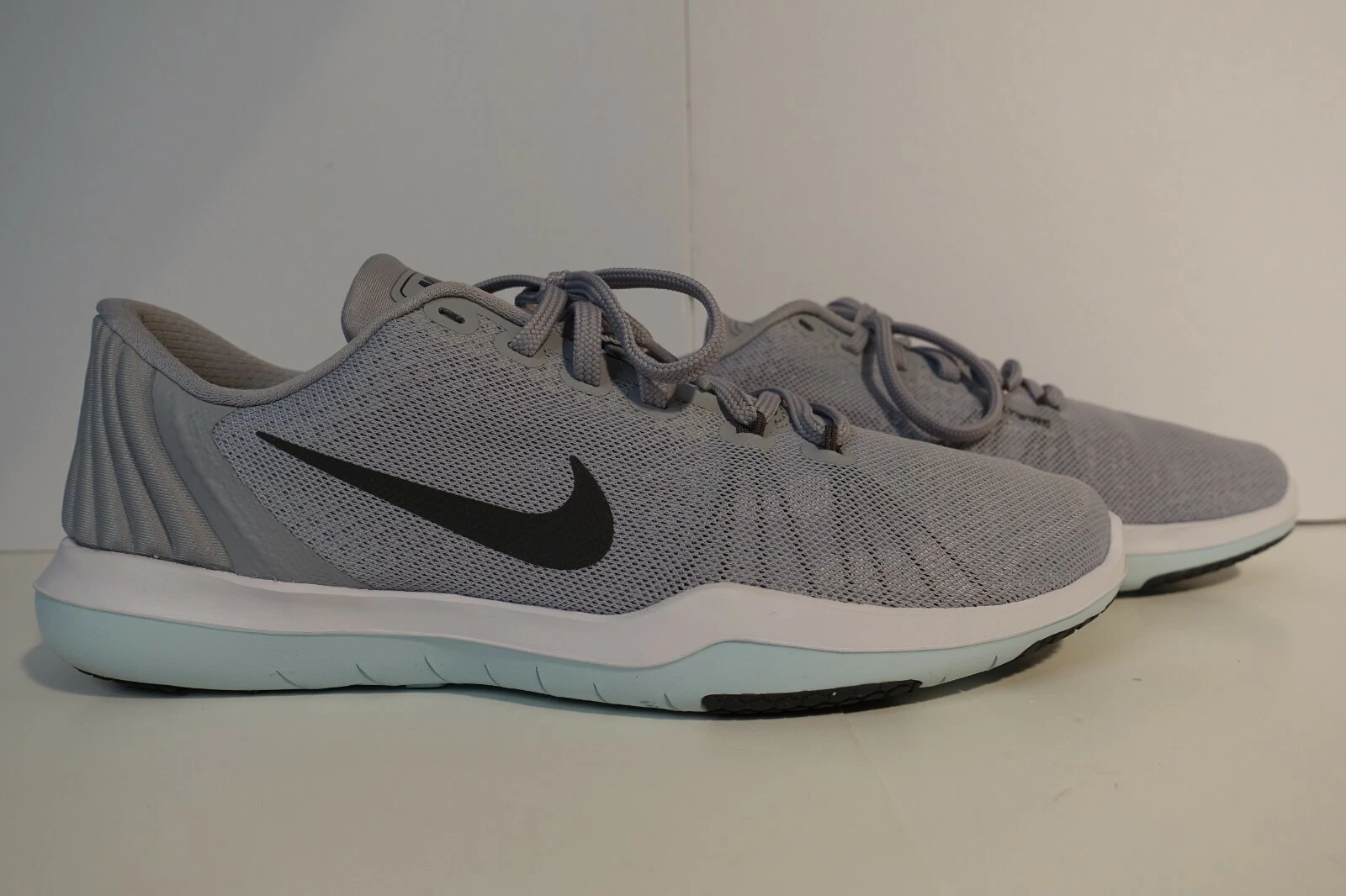 Chaussures de sport femme Nike Flex Supreme TR5 gris taille 10 852467 007 excellentes