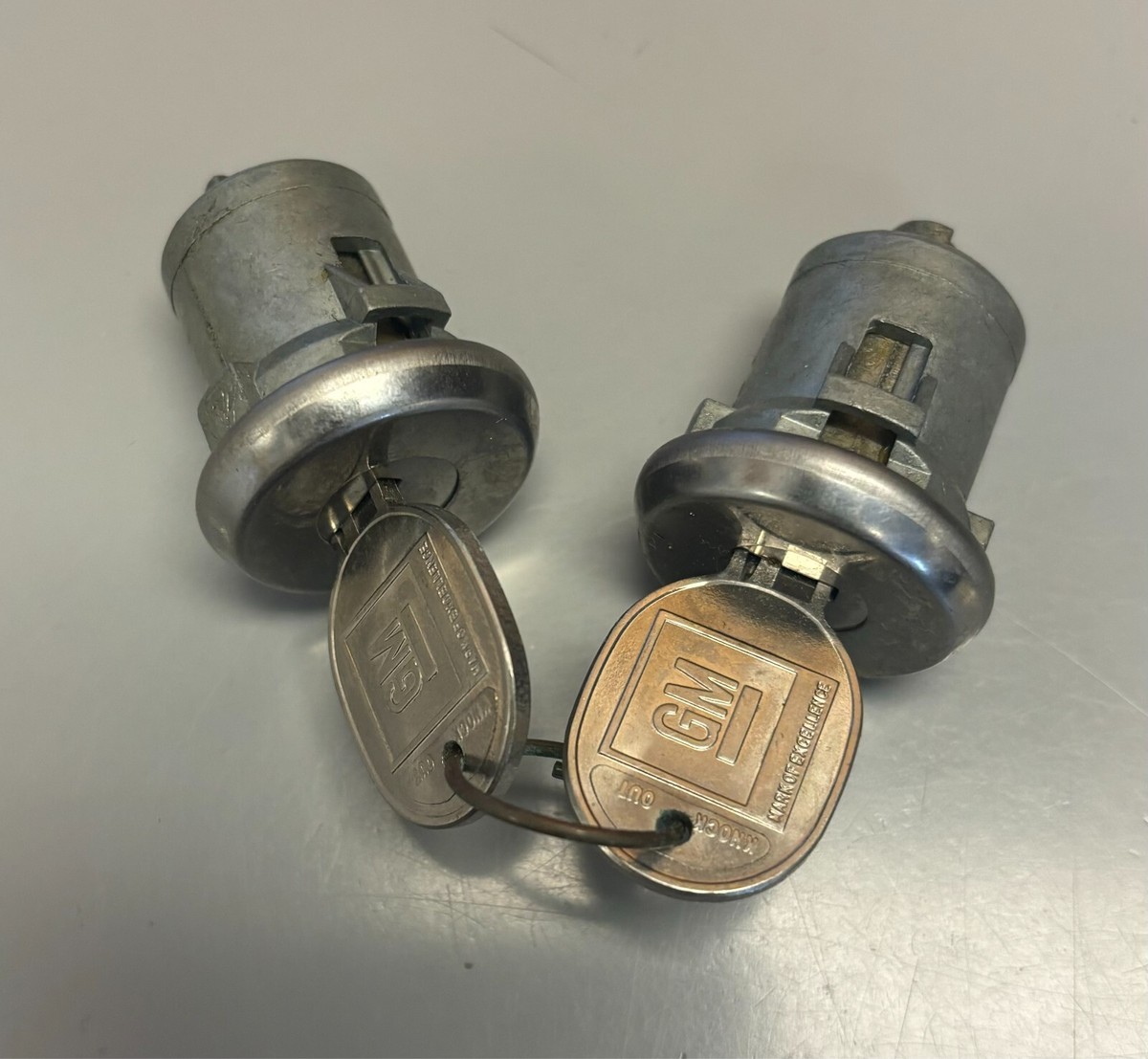 Strattec 608333 1981-1987 GM Door and Trunk Lock Set w/ silver