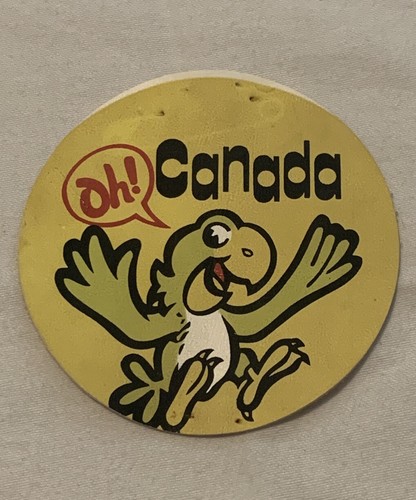 Parrot Oh! Canada Sew On Patch Slick Front Cloth Back Bird Yellow Gold 2.5" - Foto 1 di 2