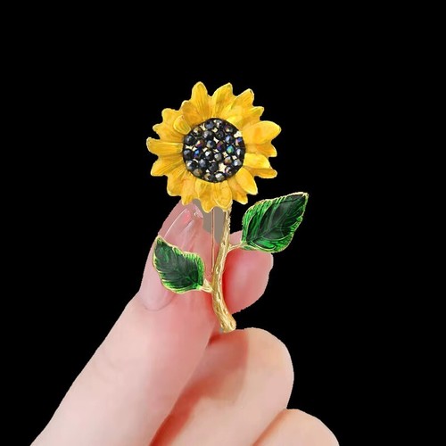 Colour Gold Yellow Sunflower Rhinestone pin Brooch in Velvet Bag Pin UK - Picture 2 of 6