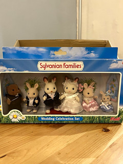 Sylvanian Families Wedding Celebration Set 6 Figures