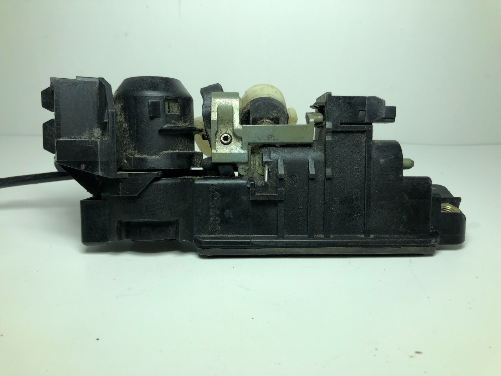 01-09 MERCEDES R171 W209 W203 W211 CLK CLS E REAR BOOTLID HANDLE A2037500693 OEM
