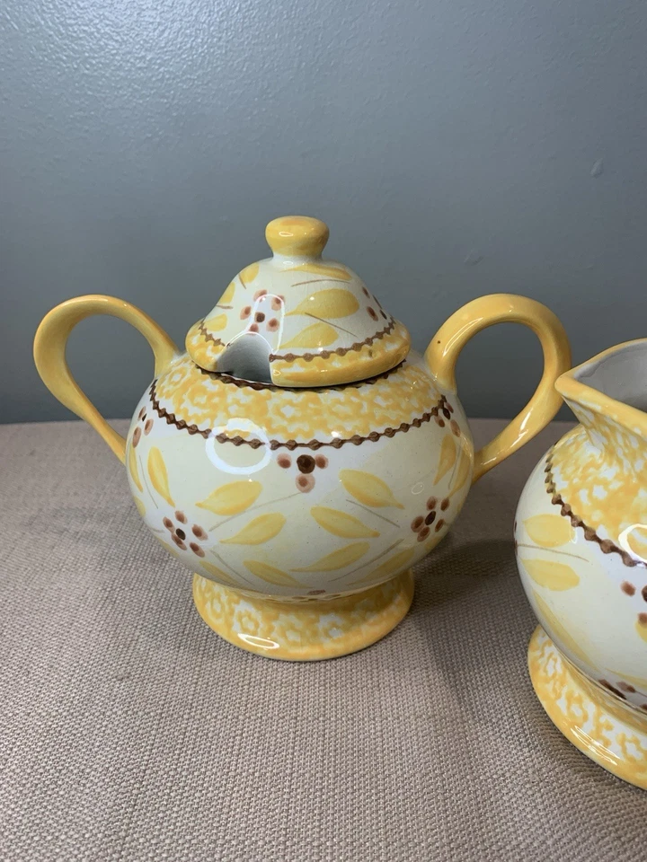Temptations By Tara Old World Yellow Sugar Bowl And Creamer Set. - Image 4 of 4