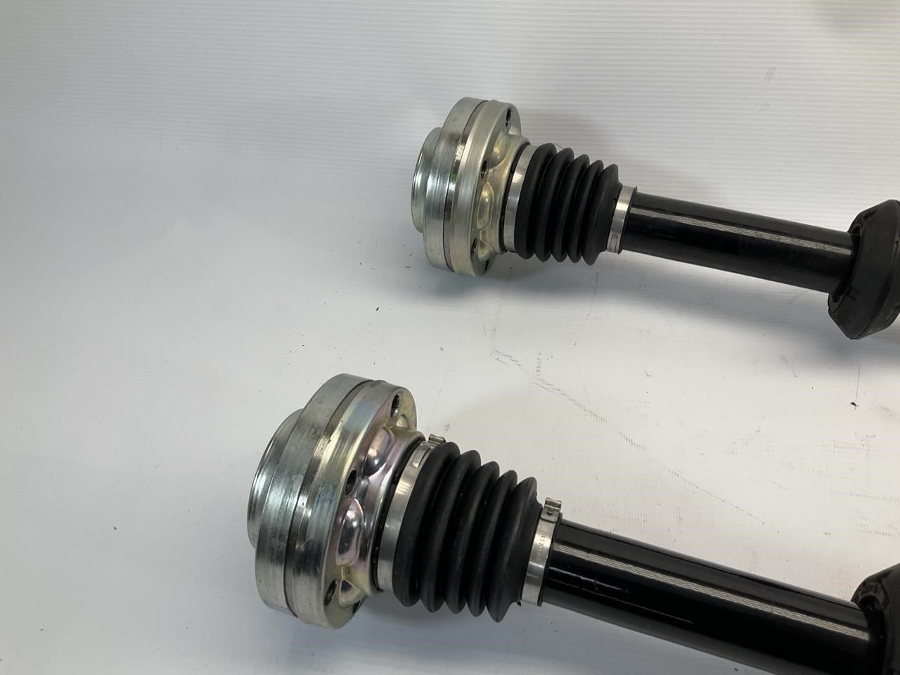 22-24 Maserati MC20 M240 Axle Shaft Kit Left + Right 673015581 670219393 Q
