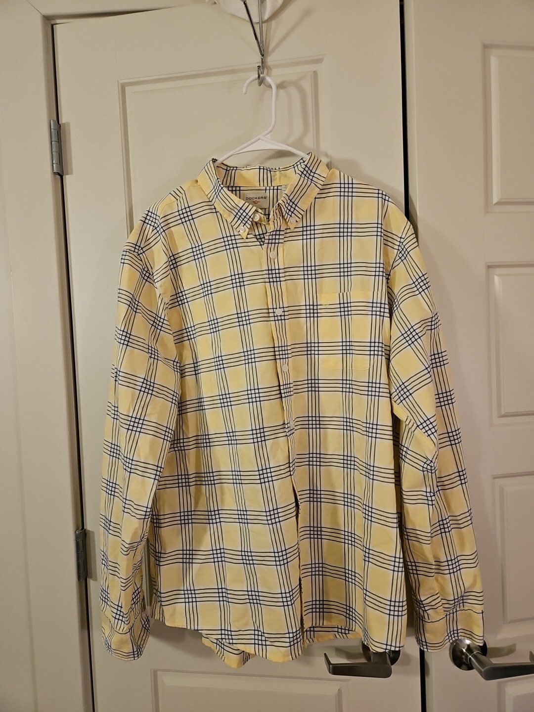 Sharp Looking Men's Button Down Shirt By Dockers.… - image 1