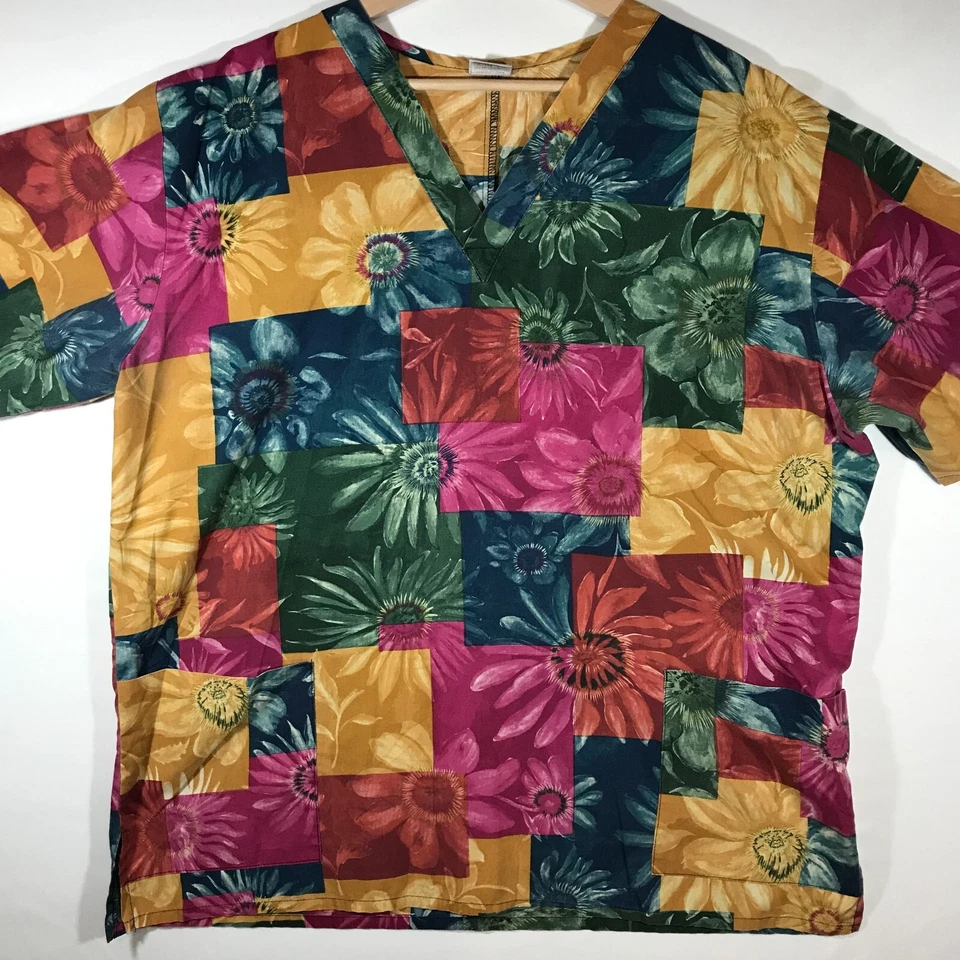 Blusa Médica Barco Para Mujer X-Large Multicolor Estampado Floral Retazos Manga Corta Foto 2 de 4