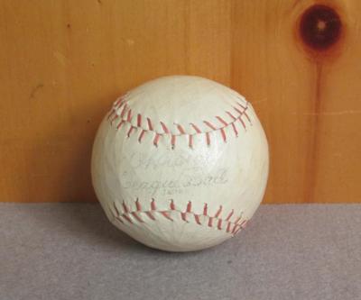 Ballon De Baseball Vintage – Point Rouge – Patine Superbe – Non Nettoyé