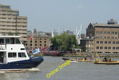 Foto 6x4 Blick auf Golden Jubilee und zwei Themse RIB Experience Boote Pass c2014