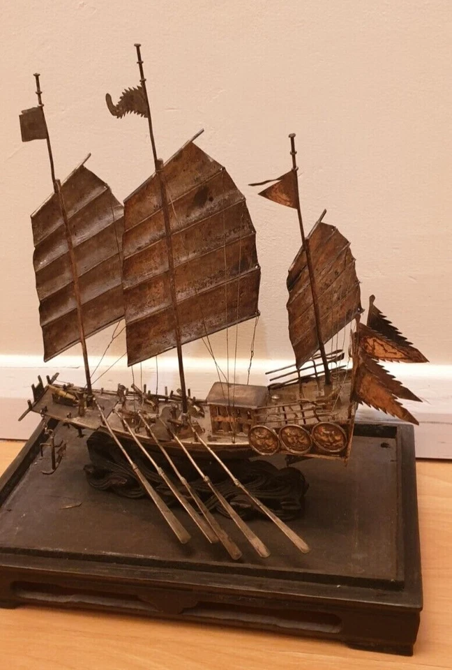 Antique Chinese Silver War Junk Model c1890 with glass case. - Image 2 of 4