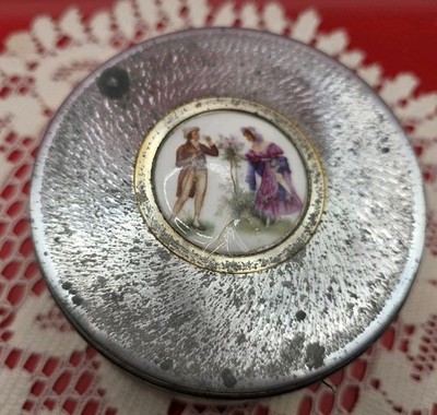 Vintage Musical Powder Box Puff  Round Aluminum Vanity Works !