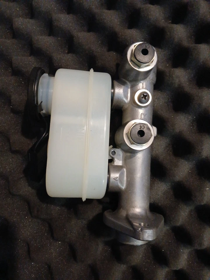 NOS Tokico 13/16 Brake Master Cylinder - 1982-83 Nissan Sentra/Stanza - Image 2 of 4